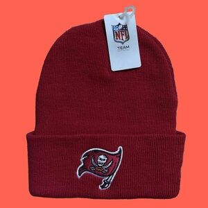 Tampa Bay Buccaneers beanie red NFL Team Apparel one size fits all NWT